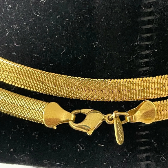 Napier 28” Gold Tone Herringbone Necklace Chunky Classic - Picture 3 of 4